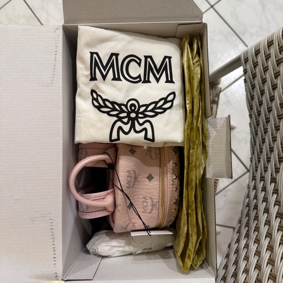 MCM - Picture 3 of 4